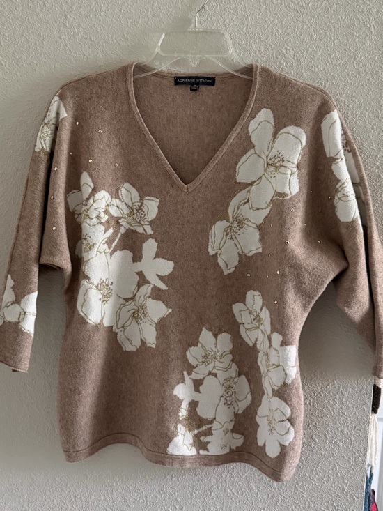 Adrienne Vittadini Sweaters - Women's Floral V-Neck Sweater in Taupe by